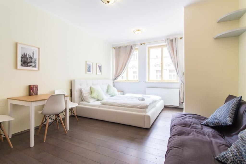 Charles Bridge Tower / Prague Castle View Appartement Buitenkant foto